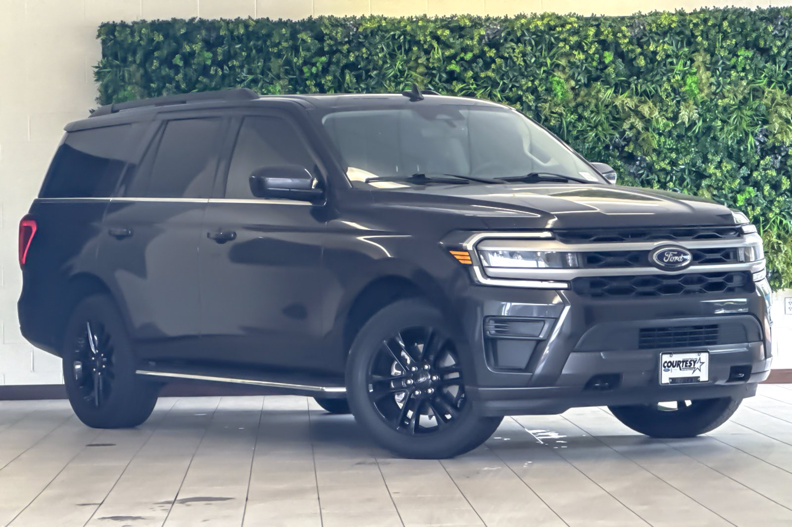 Certified 2022 Ford Expedition XLT AWD/4WD image 2