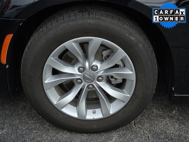 Used 2022 Chrysler 300 Touring image 10