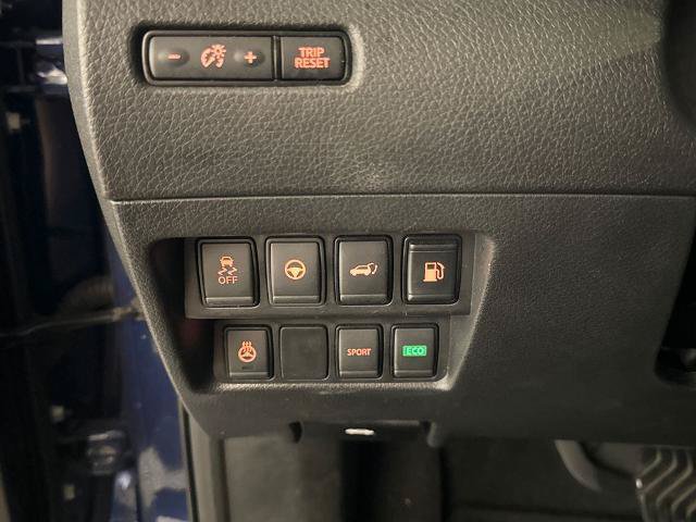 Used 2019 Nissan Rogue SV w/ Premium Package FWD image 18