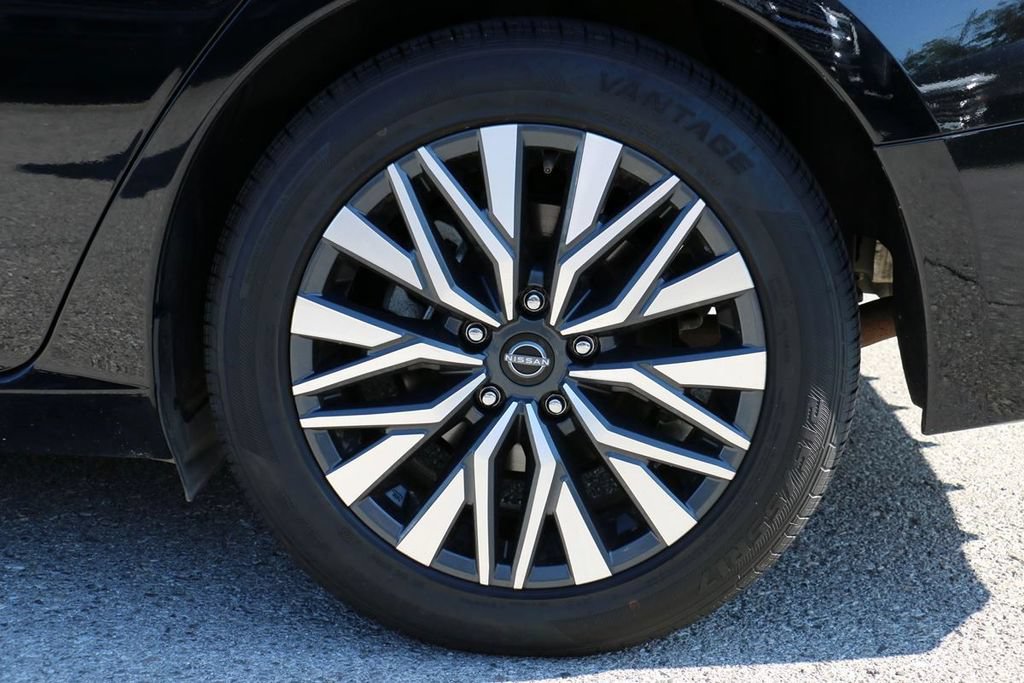 Used 2025 Nissan Altima 2.5 SV FWD image 9