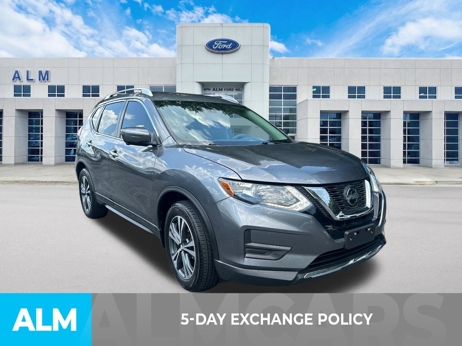 Used 2019 Nissan Rogue SV w/ Premium Package FWD image 3