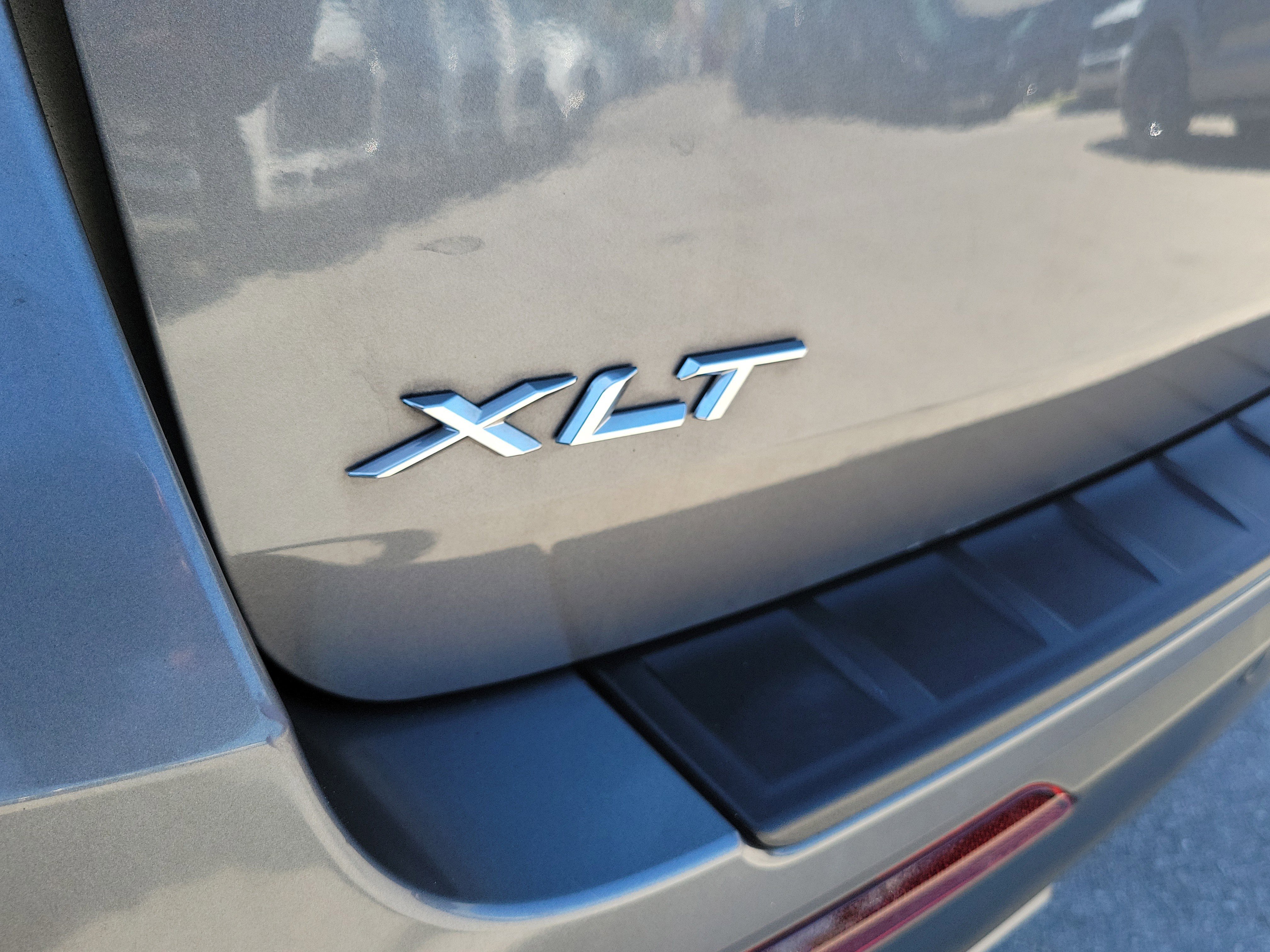 Certified 2024 Ford Explorer XLT w/ Equipment Group 202A RWD image 32