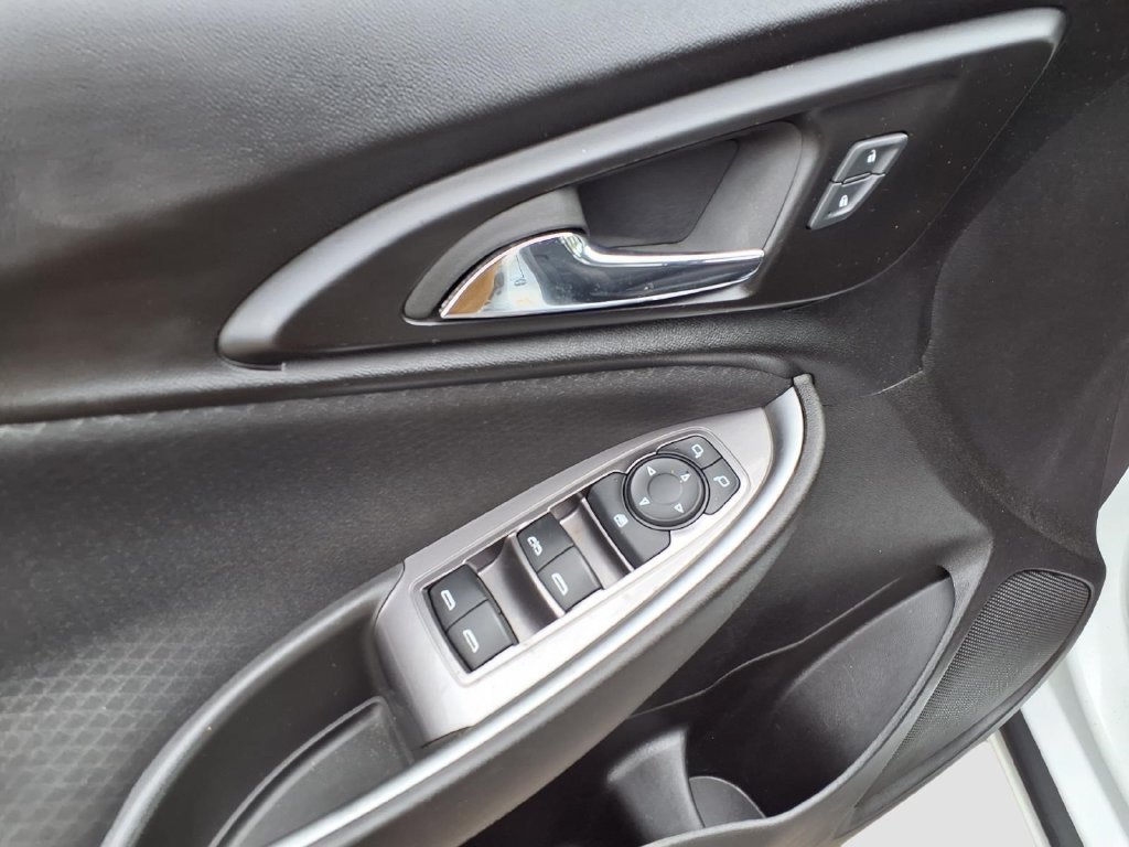 Used 2023 Chevrolet Malibu LT FWD image 24