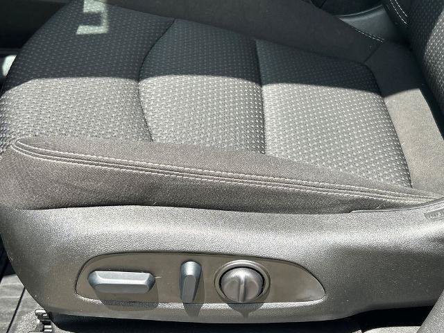 Used 2024 GMC Terrain SLE w/ Driver Convenience Package FWD image 14