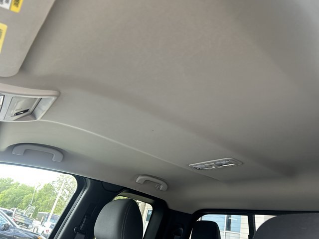 Used 2017 Nissan Titan SV RWD image 21