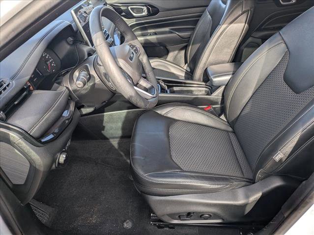 Used 2023 Jeep Compass Latitude w/ Sun and Sound Group AWD/4WD image 16