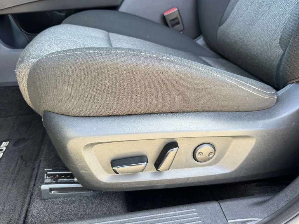 Used 2025 Nissan Rogue SV FWD image 20