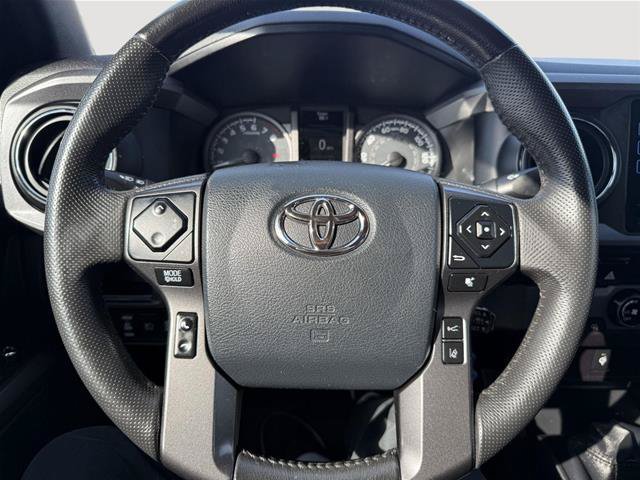 Used 2018 Toyota Tacoma TRD Sport AWD/4WD image 16