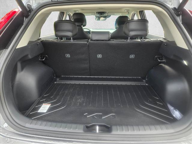 Used 2025 Kia Niro FWD image 6