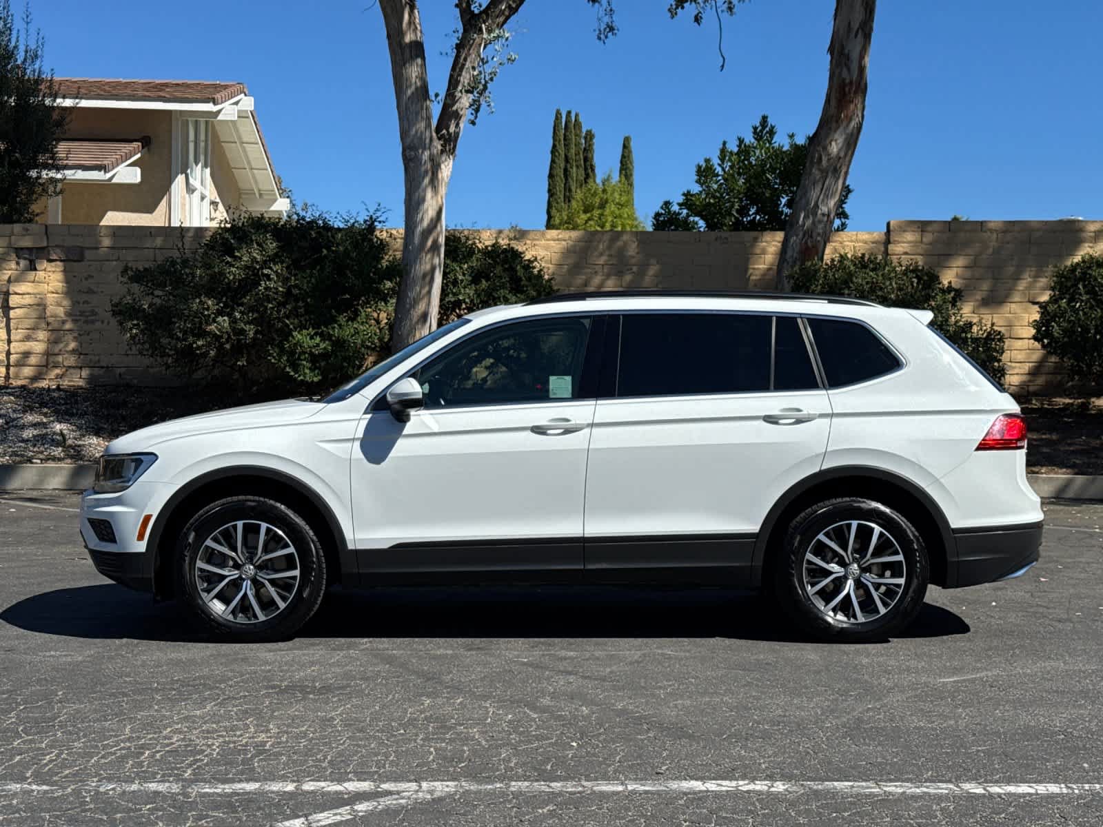 Used 2019 Volkswagen Tiguan SE w/ Panoramic Sunroof Package FWD image 5