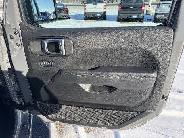 Used 2023 Jeep Wrangler Unlimited Sahara image 33