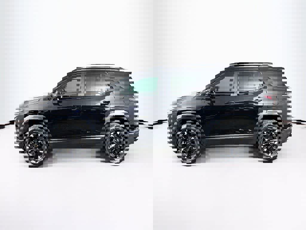 Used 2025 Chevrolet Equinox RS w/ Safety and Technology Package image 2