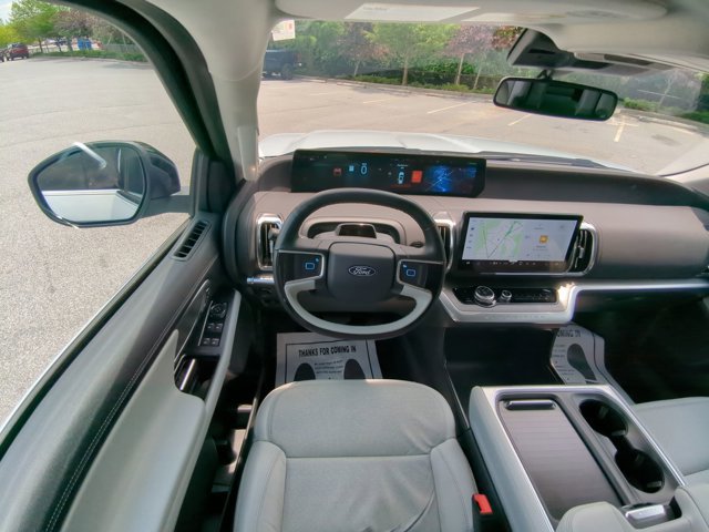 Certified 2025 Ford Expedition Platinum w/ Driver's Package AWD/4WD image 32