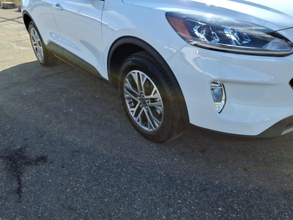 Certified 2022 Ford Escape SEL image 5