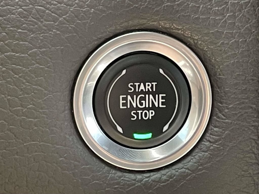 Used 2021 GMC Yukon Denali w/ Denali Premium Package AWD/4WD image 24