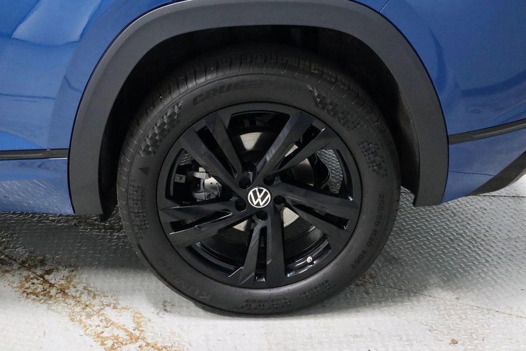 Used 2025 Volkswagen Atlas Cross Sport SEL R-Line AWD/4WD image 19