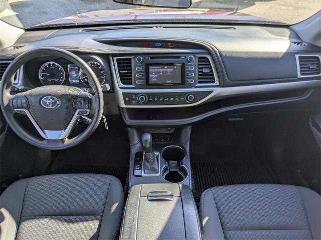 Used 2017 Toyota Highlander LE image 15
