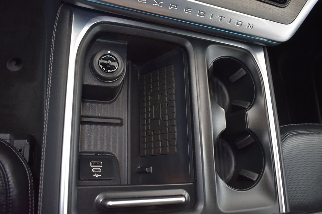 Certified 2025 Ford Expedition Platinum AWD/4WD image 15