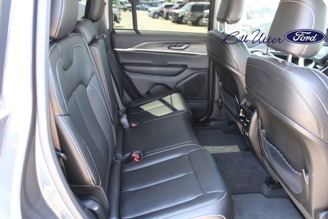 Used 2023 Jeep Grand Cherokee Limited w/ Black Appearance Package RWD image 13