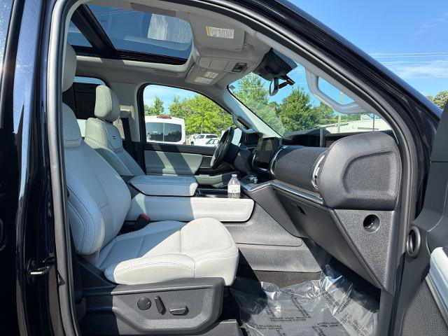 Certified 2025 Ford Expedition Platinum w/ Driver's Package AWD/4WD image 27