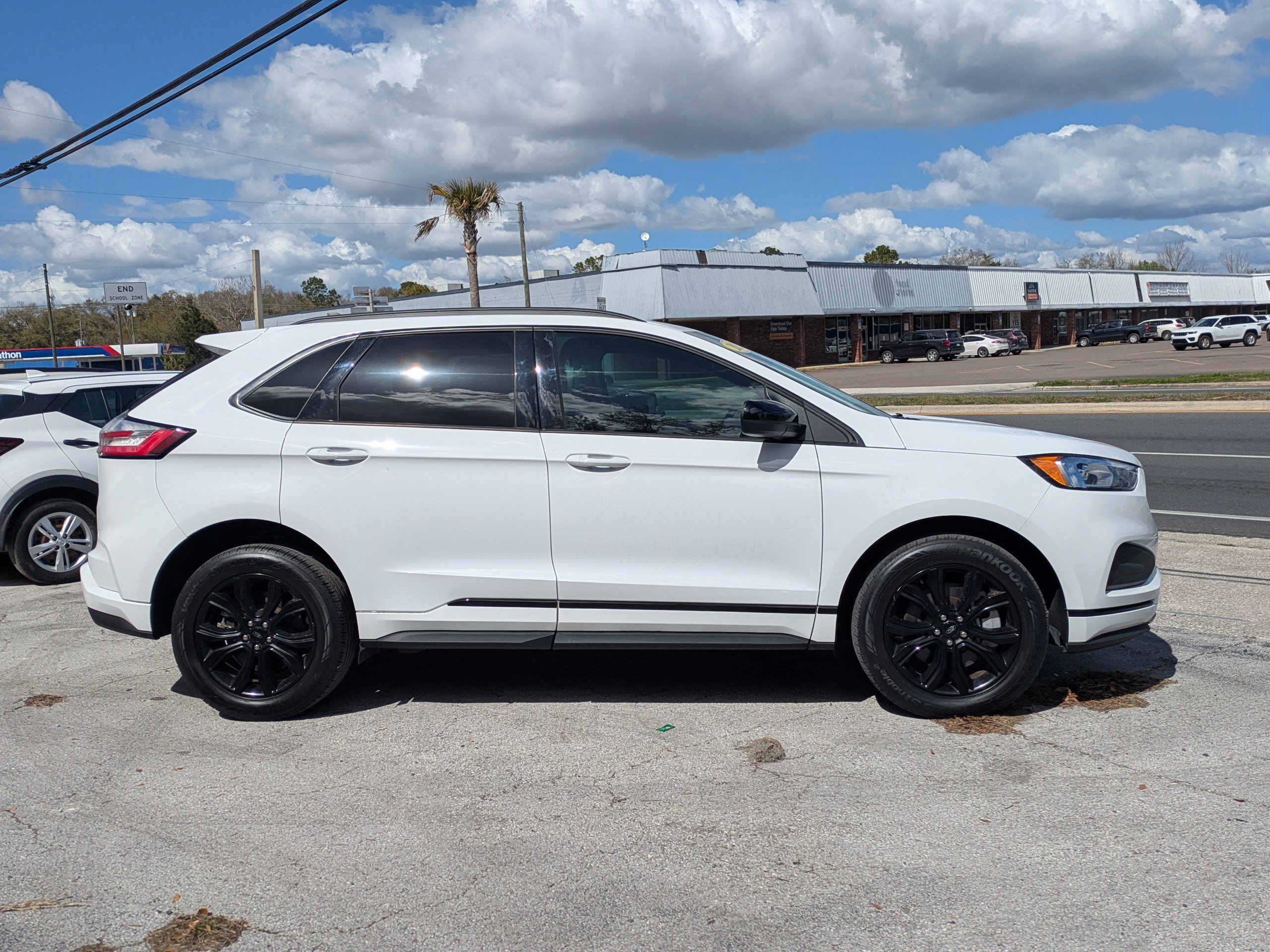 Certified 2023 Ford Edge SE w/ Black Appearance Package image 6