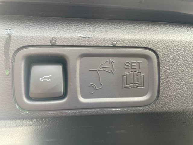 Certified 2024 Ford Expedition XLT image 12