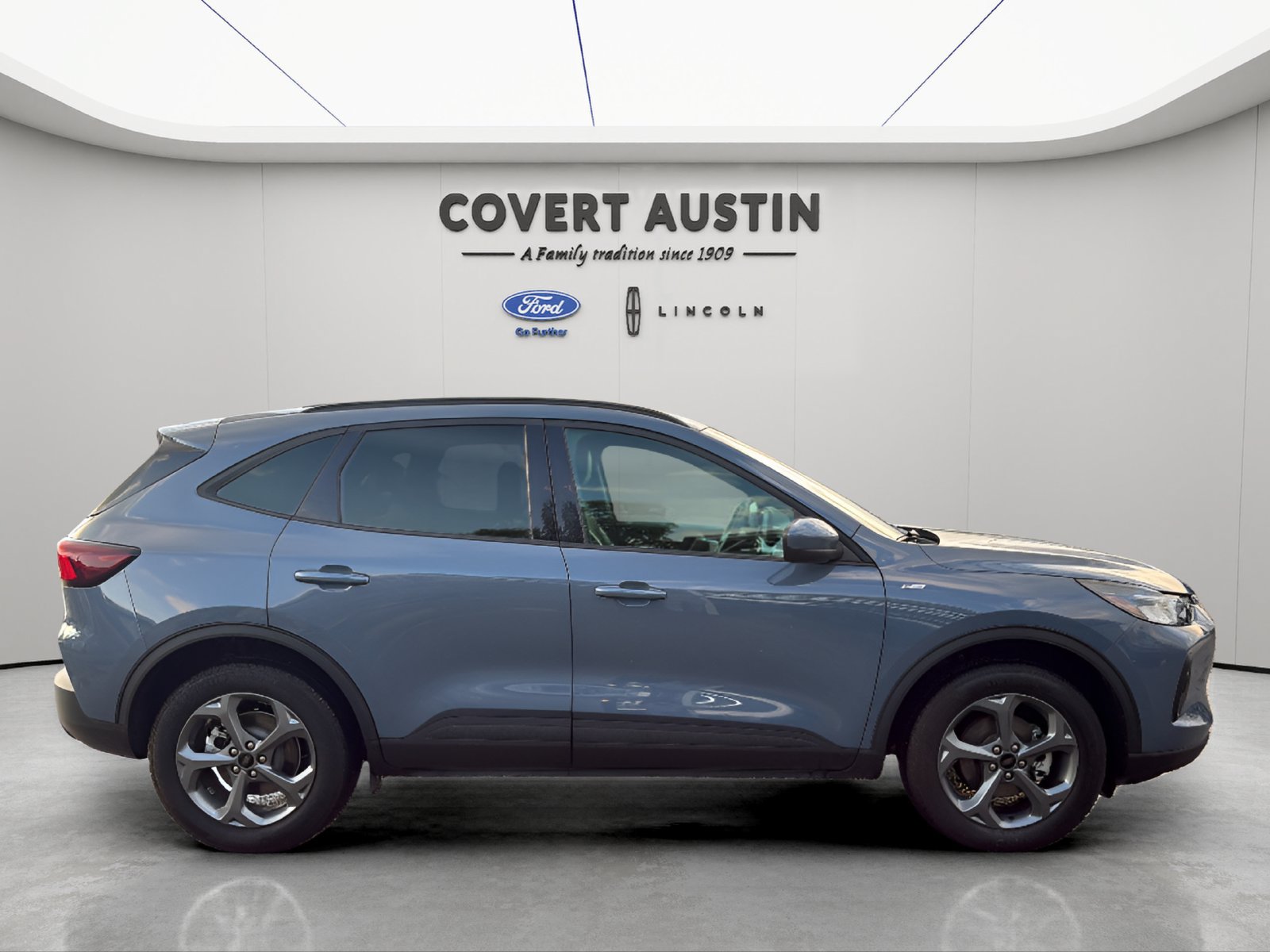 Certified 2025 Ford Escape ST-Line Select AWD/4WD image 6