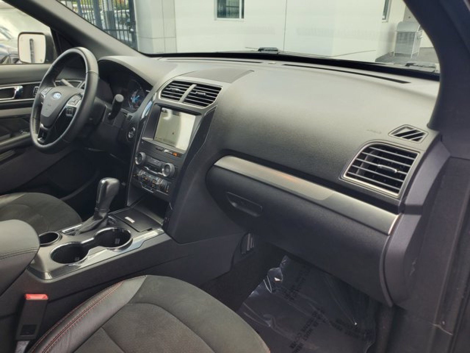 Certified 2019 Ford Explorer XLT w/ Equipment Group 202A FWD image 32