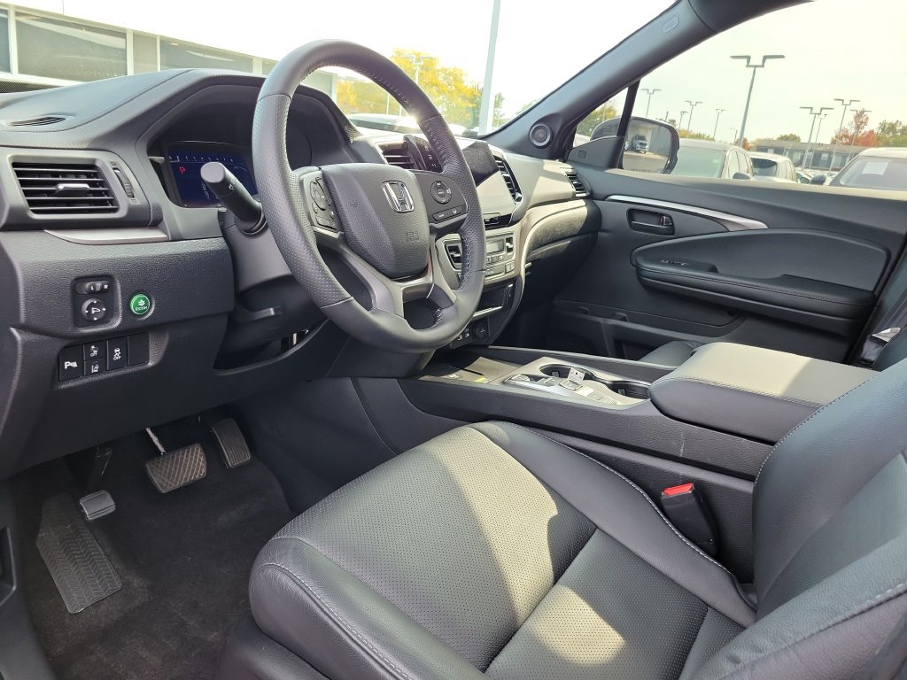 Used 2025 Honda Passport EX-L image 22