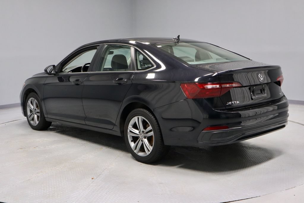 Used 2024 Volkswagen Jetta SE FWD image 9