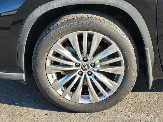Used 2022 Toyota Highlander Platinum image 12