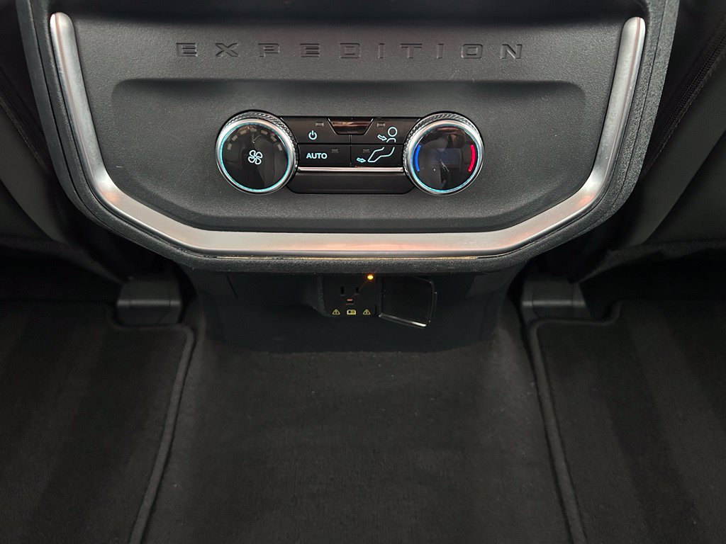 Certified 2025 Ford Expedition Active AWD/4WD image 40
