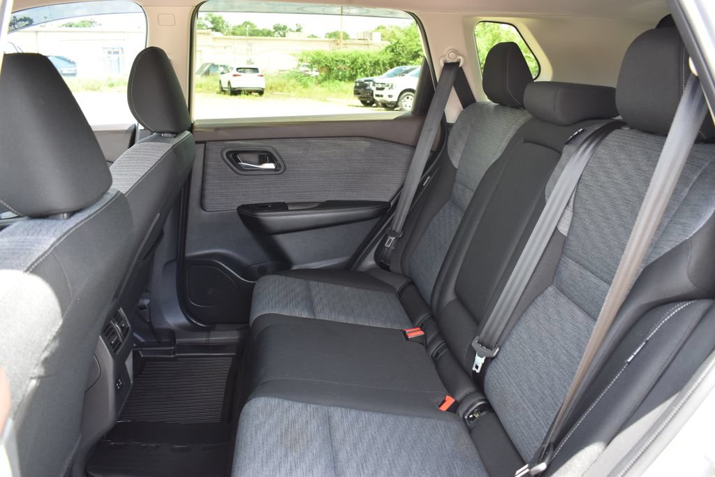 Used 2023 Nissan Rogue SV FWD image 8