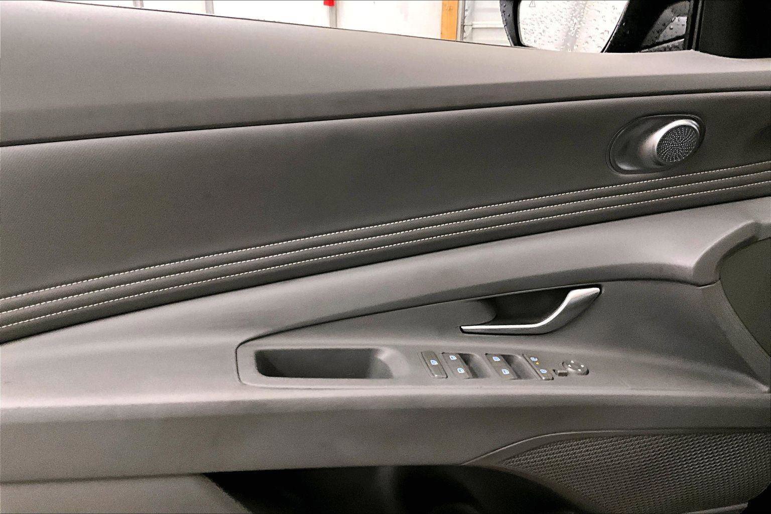 Used 2024 Hyundai Elantra SEL w/ Convenience Package image 22