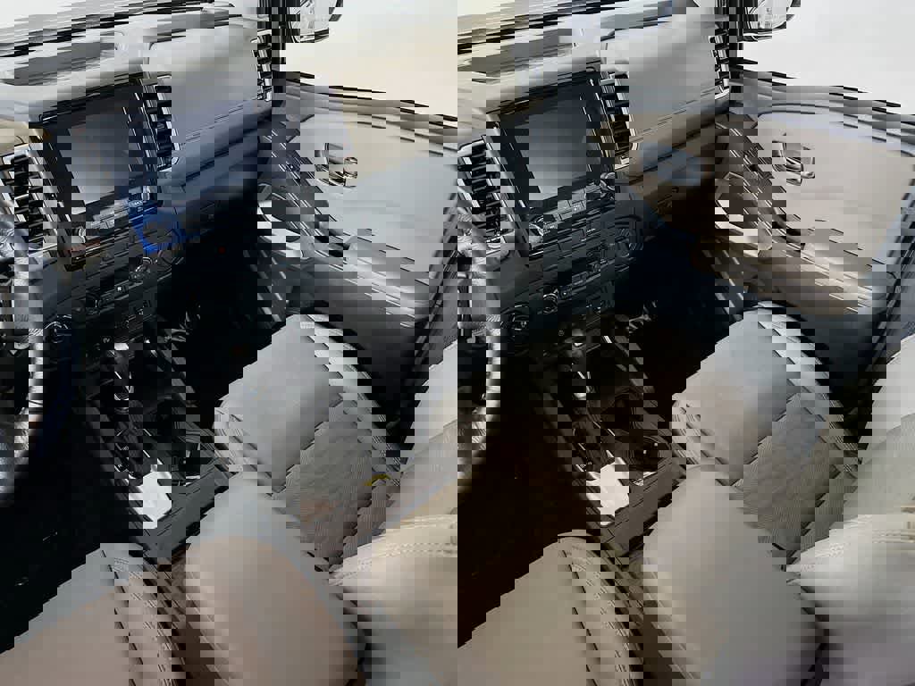 Used 2022 Nissan Frontier SV image 13