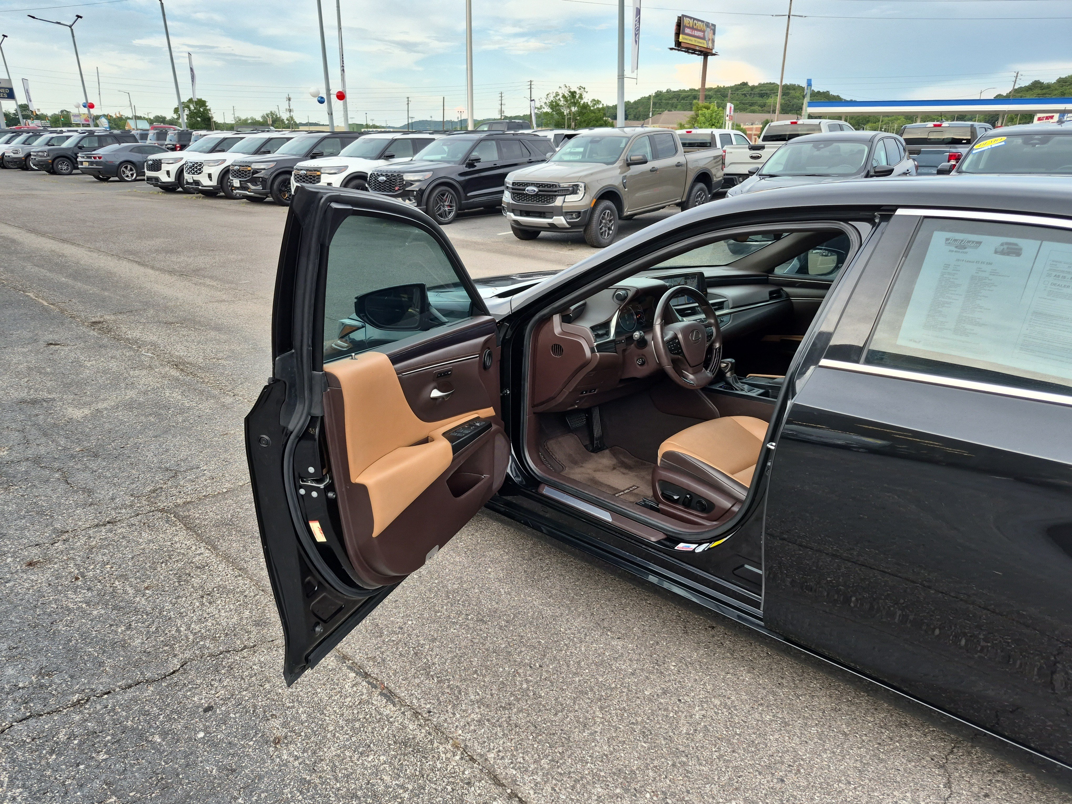 Used 2019 Lexus ES 350 w/ Premium Package FWD image 9