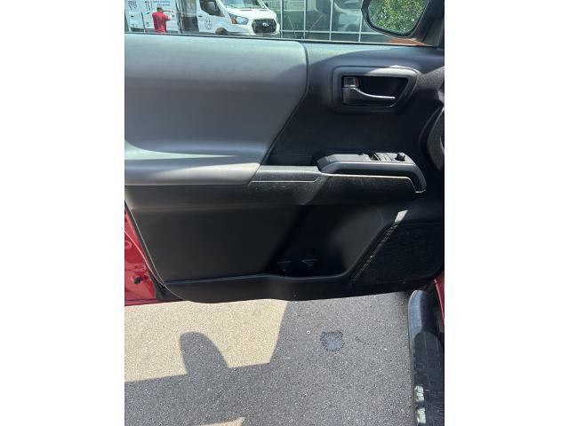 Used 2022 Toyota Tacoma SR RWD image 11