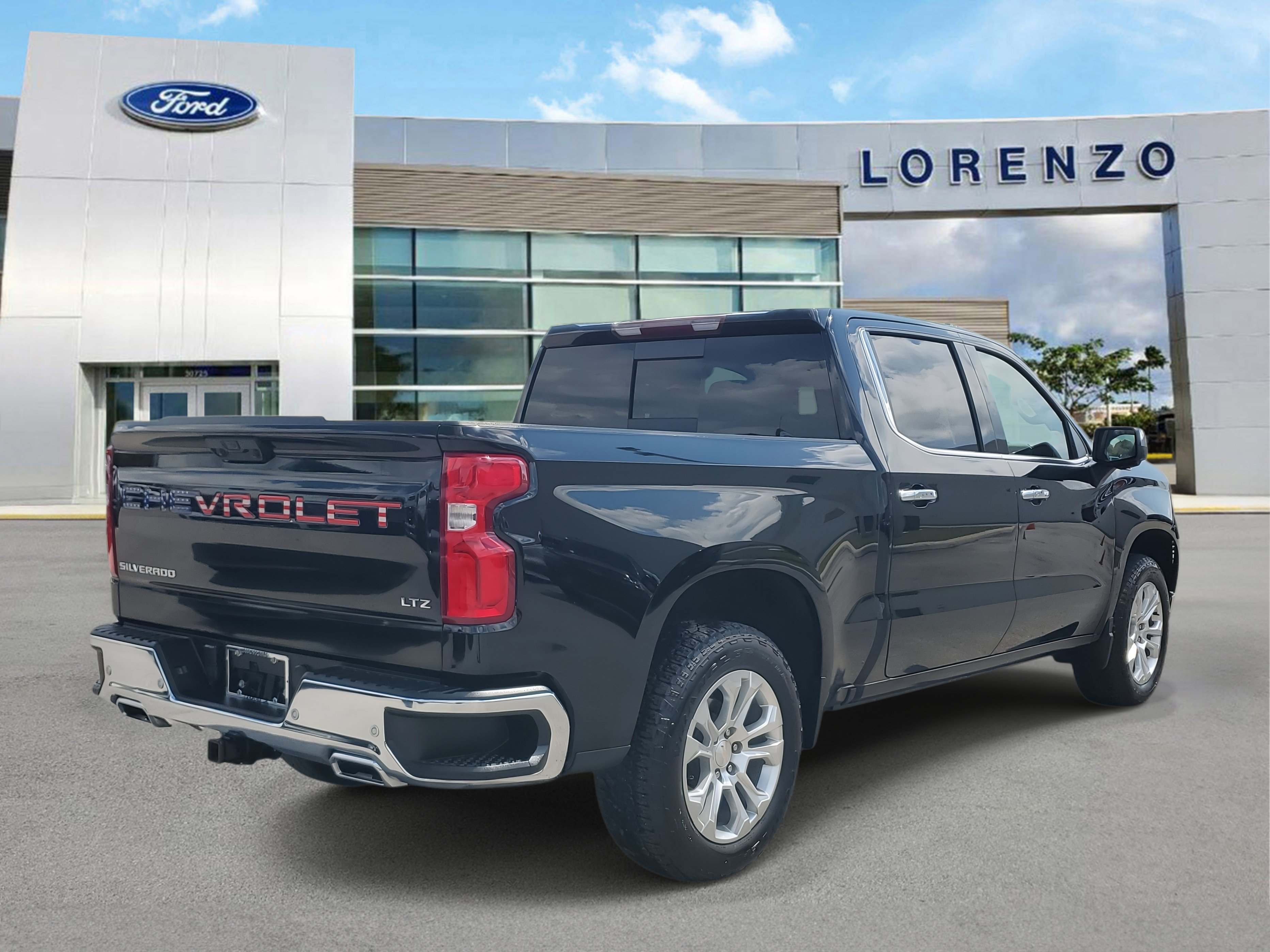 Used 2024 Chevrolet Silverado 1500 LTZ AWD/4WD image 5