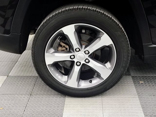 Used 2023 Jeep Grand Cherokee Limited AWD/4WD image 13