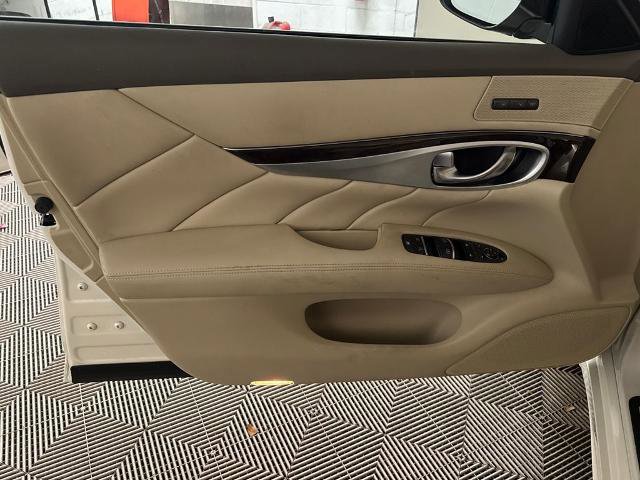 Used 2019 INFINITI Q70 Luxe image 16