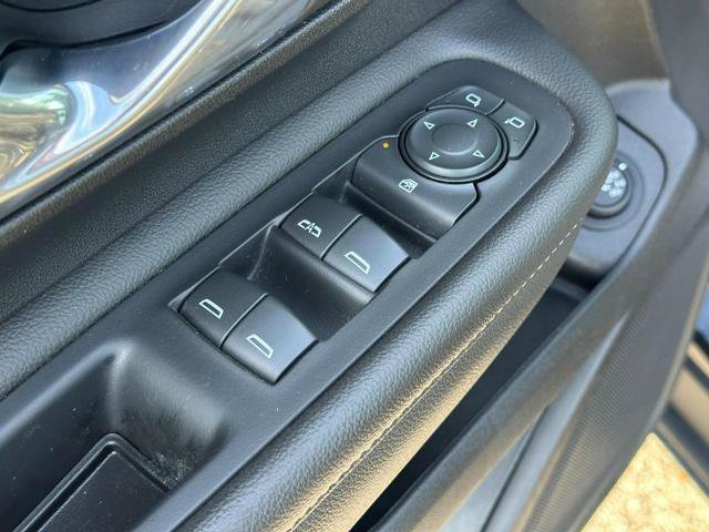 Used 2023 GMC Terrain SLT image 17