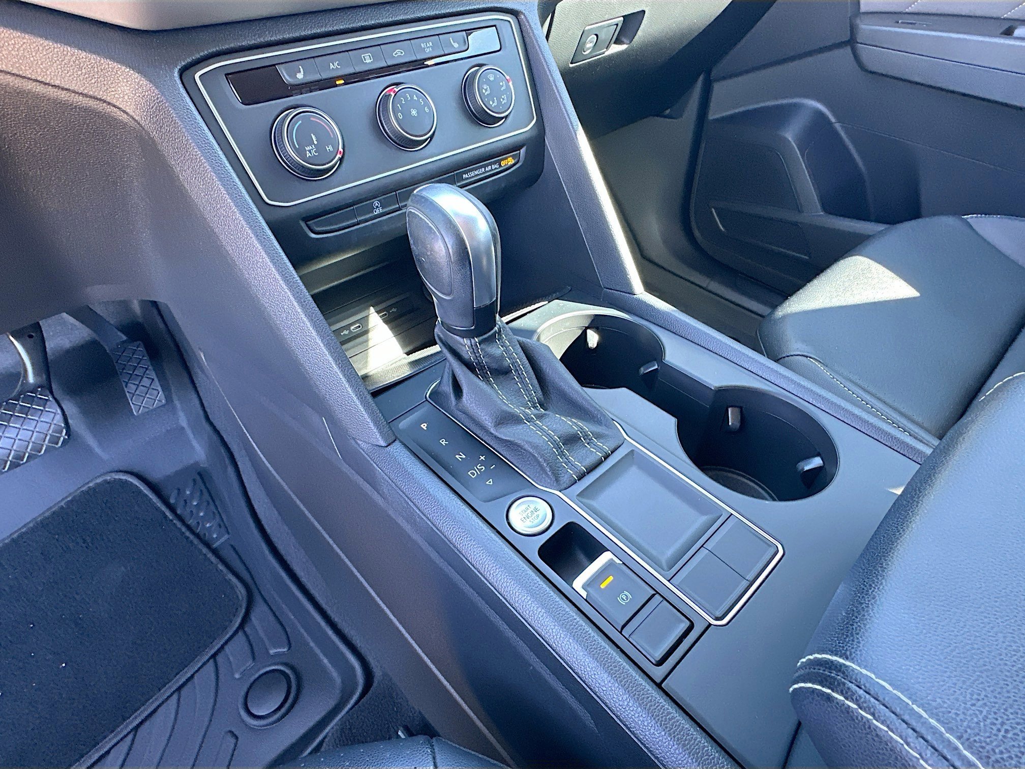 Used 2023 Volkswagen Atlas SE image 16