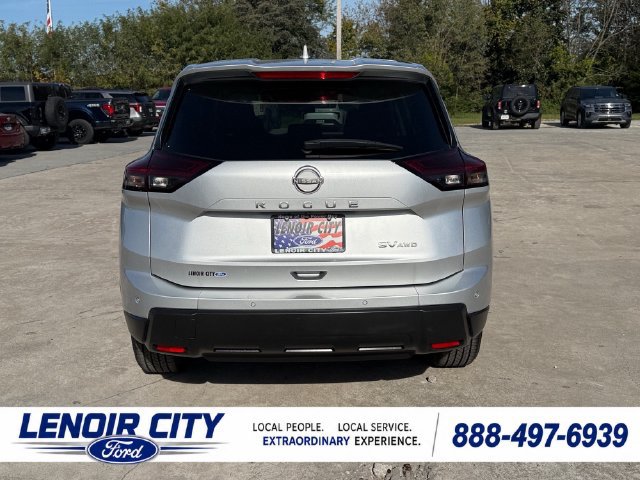 Used 2024 Nissan Rogue SV AWD/4WD image 17