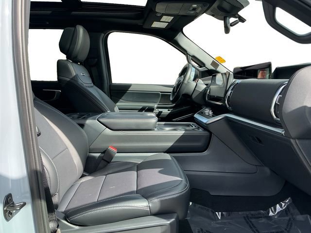 Certified 2026 Ford Expedition Platinum w/ Stealth Appearance Package image 17
