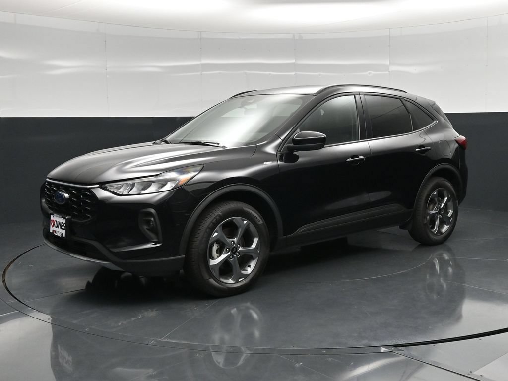 Certified 2025 Ford Escape ST-Line Select AWD/4WD image 5