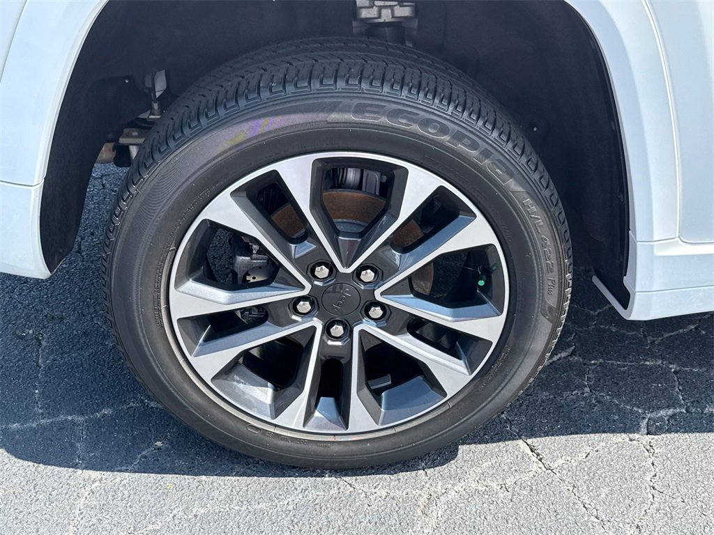 Used 2023 Jeep Grand Cherokee Overland w/ Luxury Tech Group IV image 17