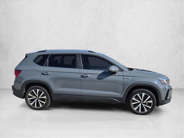 Used 2022 Volkswagen Taos SE AWD/4WD image 4