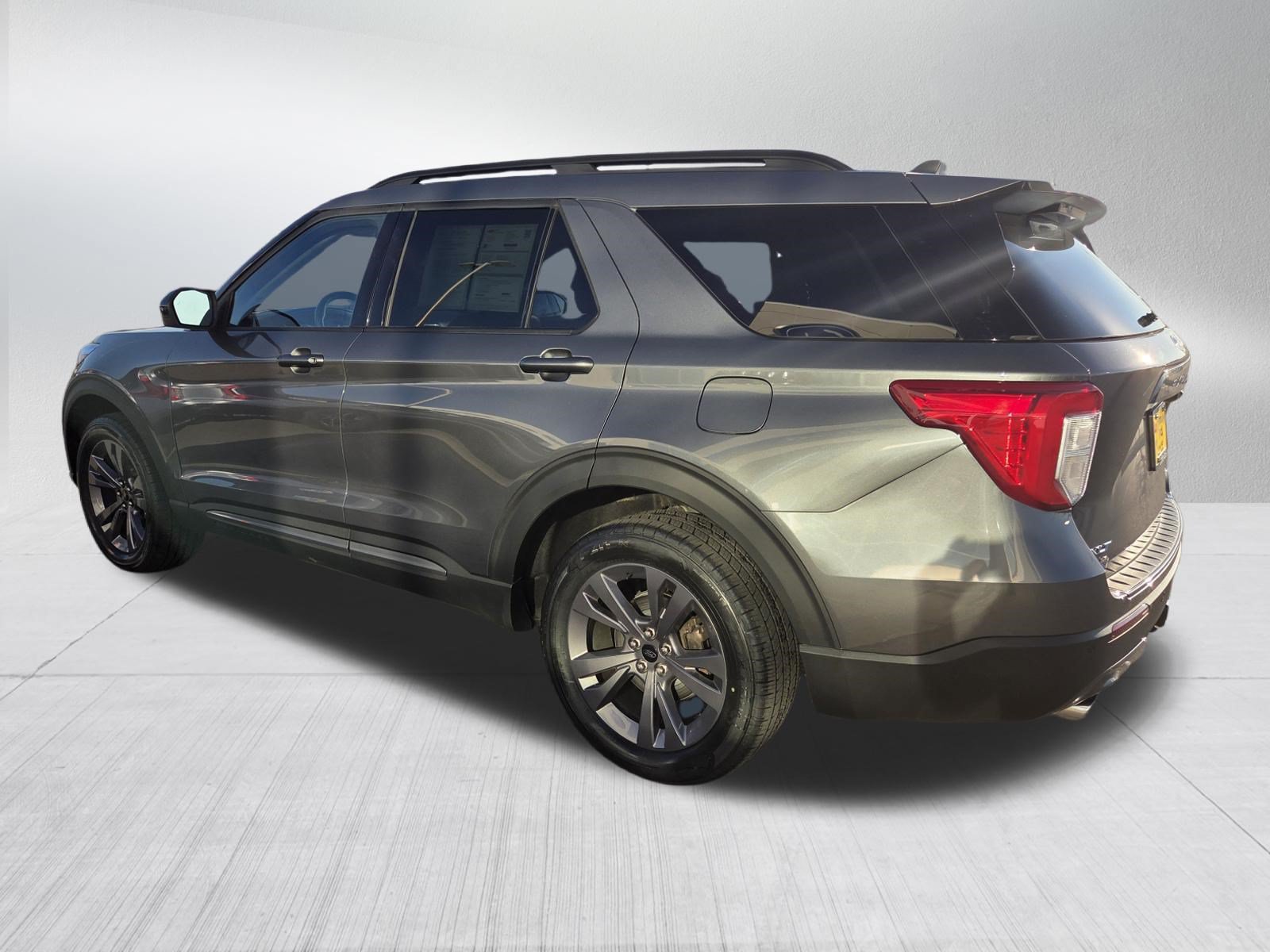 Certified 2023 Ford Explorer XLT w/ Equipment Group 202A AWD/4WD image 5