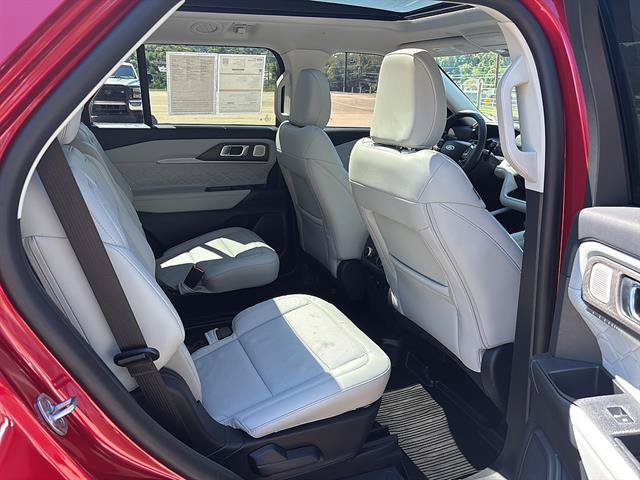 Certified 2026 Ford Explorer Platinum w/ LUX Leather Package AWD/4WD image 19
