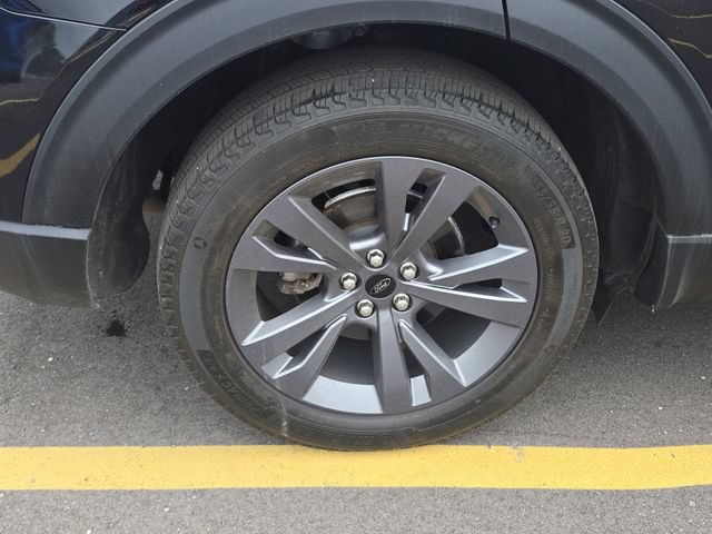 Certified 2023 Ford Explorer XLT w/ Equipment Group 202A AWD/4WD image 5
